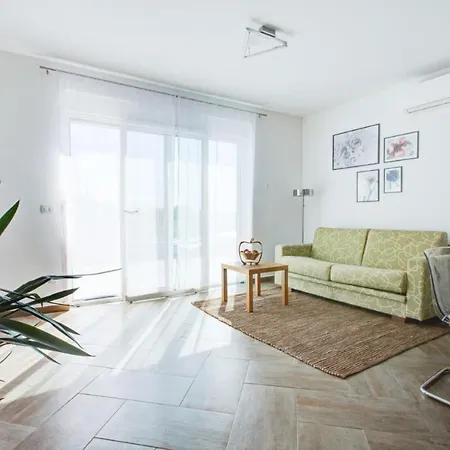 App Eja With Pool And Sea View Plovanija